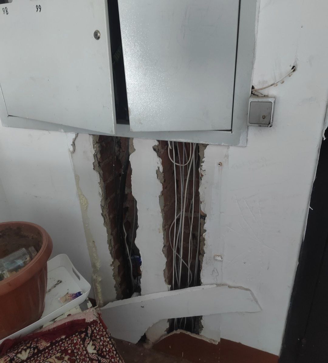 Незаконное бездействие управляющей компании: по иску прокурора суд обязал управляющую организацию провести текущий ремонт кровли многоквартирного дома в г.Биробиджане Незаконное бездействие управляющей компании: по иску прокурора суд обязал управляющую организацию провести текущий ремонт кровли многоквартирного дома в г.Биробиджане