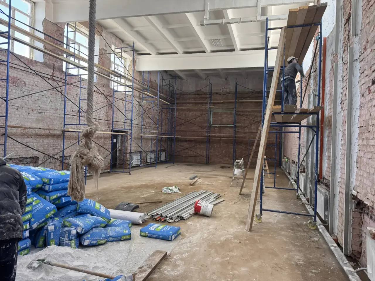 Продолжается капитальный ремонт в школе в селе Найфельд ЕАО Продолжается капитальный ремонт в школе в селе Найфельд ЕАО