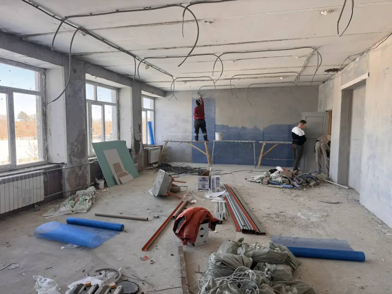 Продолжается капитальный ремонт в школе в селе Найфельд ЕАО Продолжается капитальный ремонт в школе в селе Найфельд ЕАО