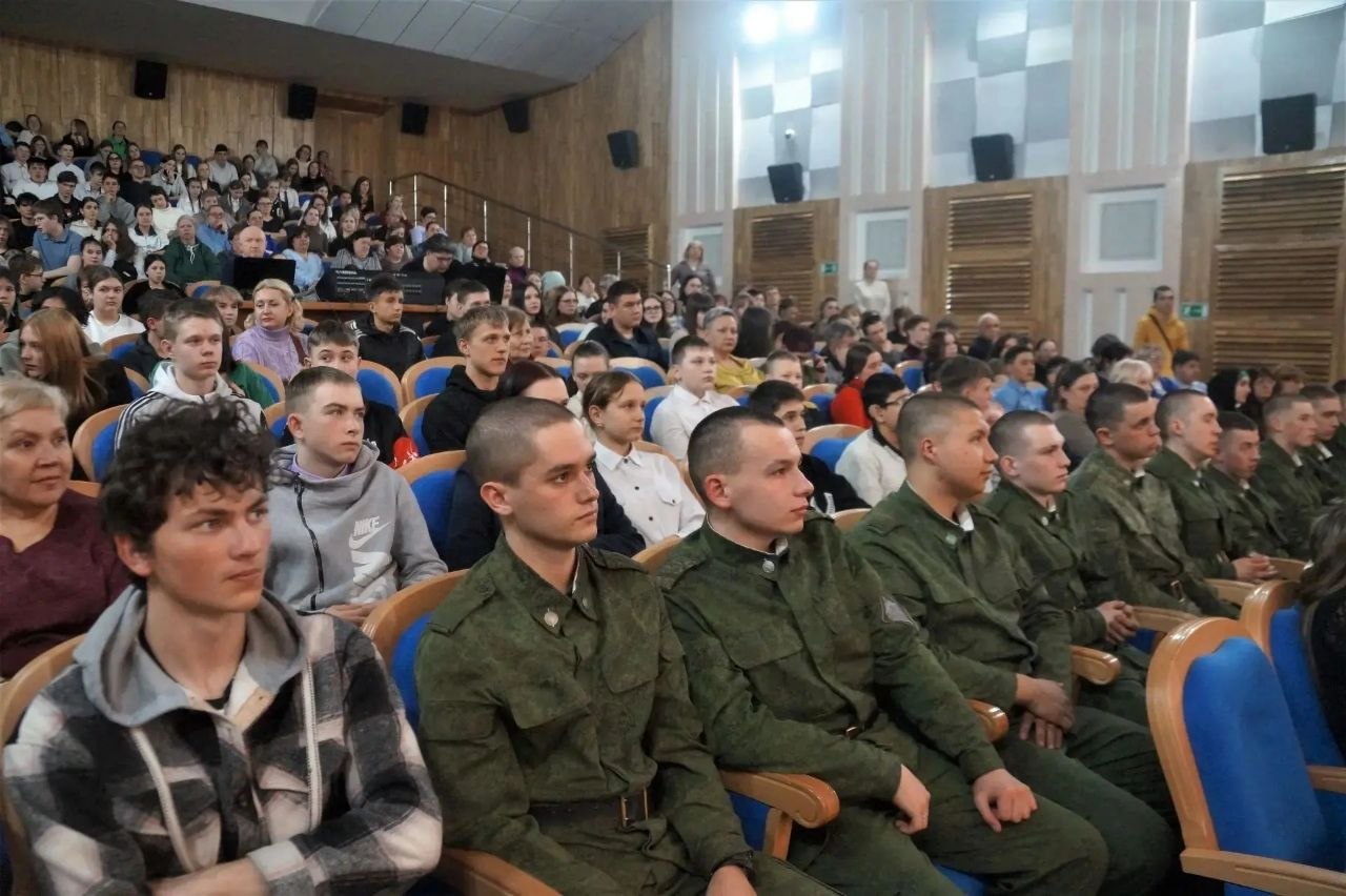 Мария Костюк: В автономии работала команда проекта «Кино на службе Отечеству» под руководством члена Совета Комитета семей воинов Отечества, режиссера-документалиста Олеси Шигиной Мария Костюк: В автономии работала команда проекта «Кино на службе Отечеству» под руководством члена Совета Комитета семей воинов Отечества, режиссера-документалиста Олеси Шигиной