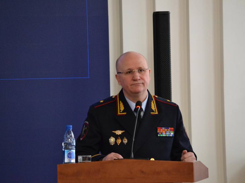 Начальник УМВД России по ЕАО Александр Добровольский выступил с отчетом перед депутатами Законодательного Собрания Начальник УМВД России по ЕАО Александр Добровольский выступил с отчетом перед депутатами Законодательного Собрания