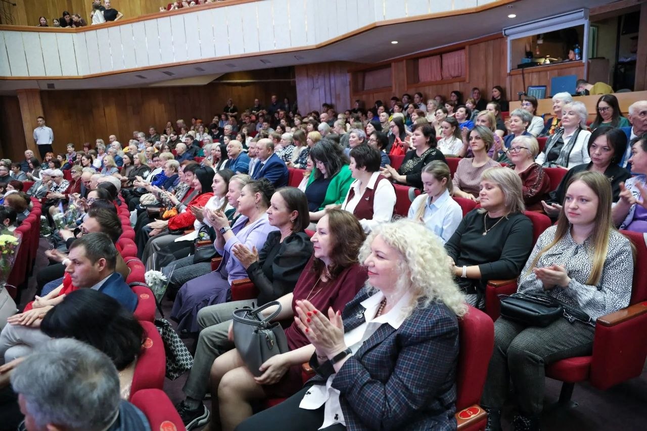 Депутаты поздравили работников культуры и деятелей искусства Депутаты поздравили работников культуры и деятелей искусства