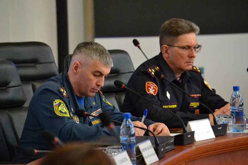 Начальник УМВД России по ЕАО Александр Добровольский выступил с отчетом перед депутатами Законодательного Собрания Начальник УМВД России по ЕАО Александр Добровольский выступил с отчетом перед депутатами Законодательного Собрания