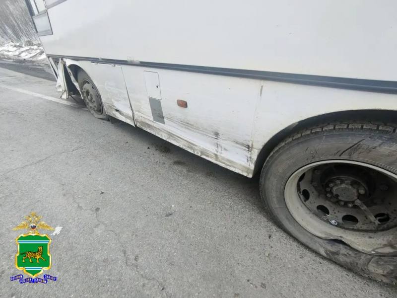 В Биробиджане при столкновении двух машин пострадал водитель легкового автомобиля В Биробиджане при столкновении двух машин пострадал водитель легкового автомобиля