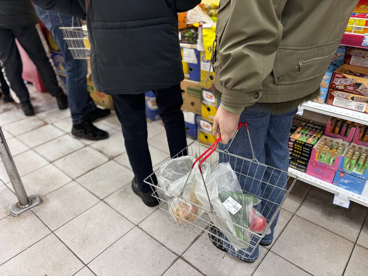 Скандалиста в гипермаркете утихомирили росгвардейцы в Биробиджане