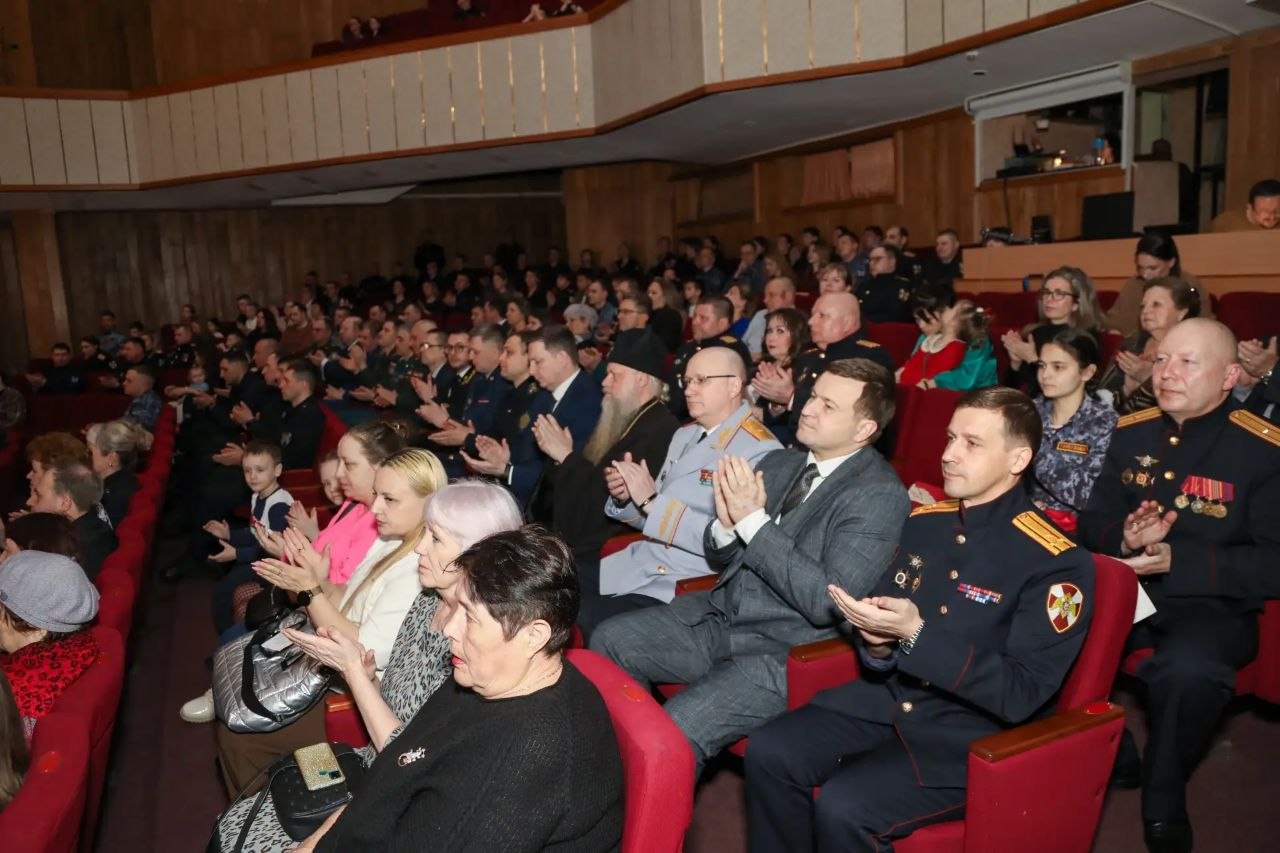 В Биробиджане отметили 10-летие Росгвардии и 215-летие войск правопорядка В Биробиджане отметили 10-летие Росгвардии и 215-летие войск правопорядка