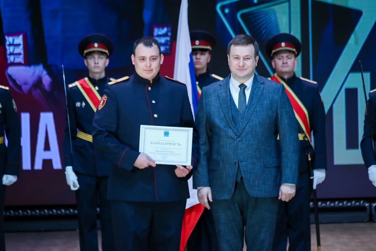 В Биробиджане отметили 10-летие Росгвардии и 215-летие войск правопорядка В Биробиджане отметили 10-летие Росгвардии и 215-летие войск правопорядка