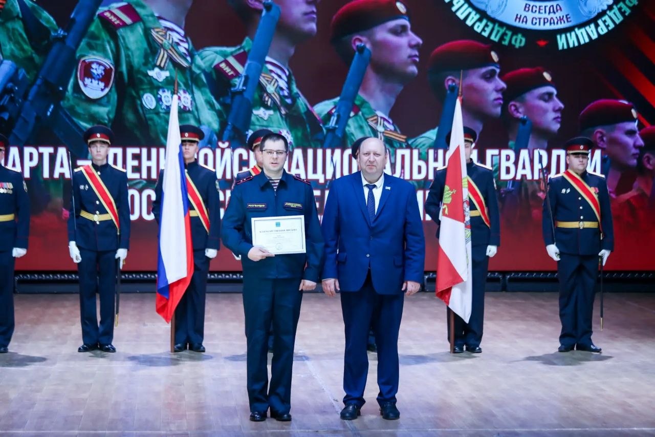 В Биробиджане отметили 10-летие Росгвардии и 215-летие войск правопорядка В Биробиджане отметили 10-летие Росгвардии и 215-летие войск правопорядка