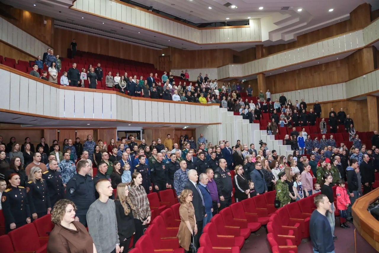 В Биробиджане отметили 10-летие Росгвардии и 215-летие войск правопорядка В Биробиджане отметили 10-летие Росгвардии и 215-летие войск правопорядка