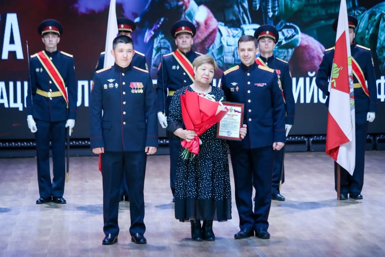 В Биробиджане отметили 10-летие Росгвардии и 215-летие войск правопорядка В Биробиджане отметили 10-летие Росгвардии и 215-летие войск правопорядка