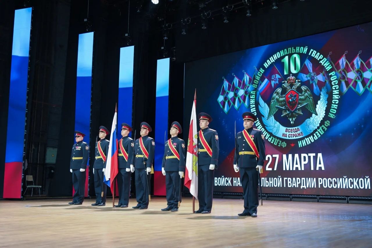 В Биробиджане отметили 10-летие Росгвардии и 215-летие войск правопорядка