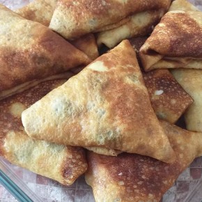 Закусочные блинчики с начинкой, напоминающей жульен