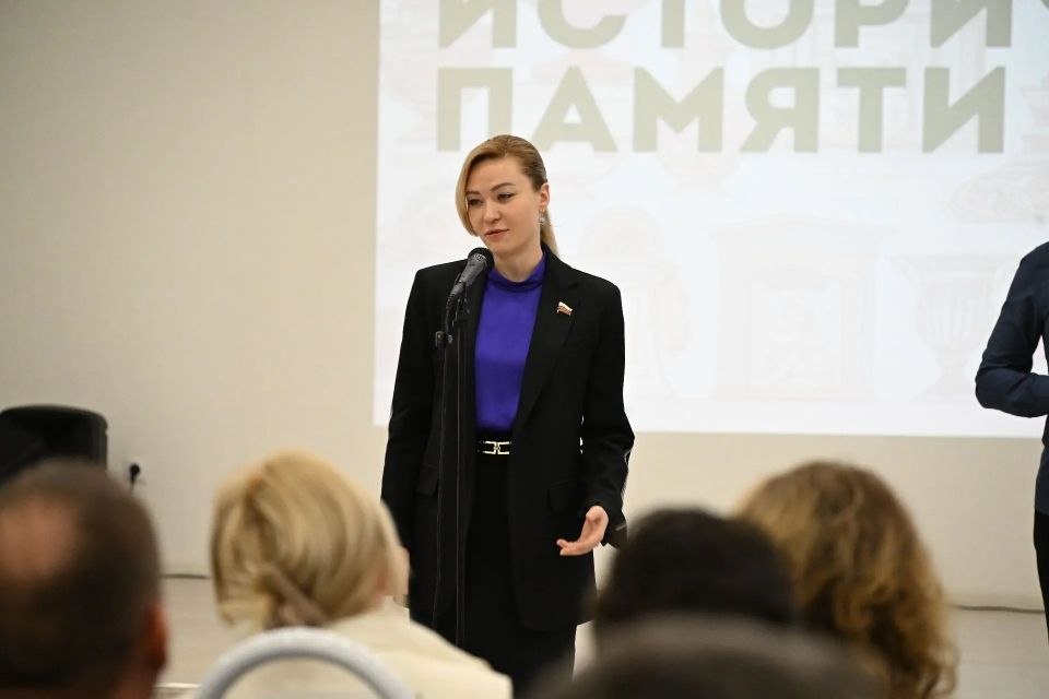 Мария Костюк: Во время поездки экспертов подкомиссии Госсовета РФ по сохранению исторической памяти в ДНР провели встречу с общественностью — хранителями истории, которые работают в государственных и муниципальных музеях, а... Мария Костюк: Во время поездки экспертов подкомиссии Госсовета РФ по сохранению исторической памяти в ДНР провели встречу с общественностью — хранителями истории, которые работают в государственных и муниципальных музеях, а...