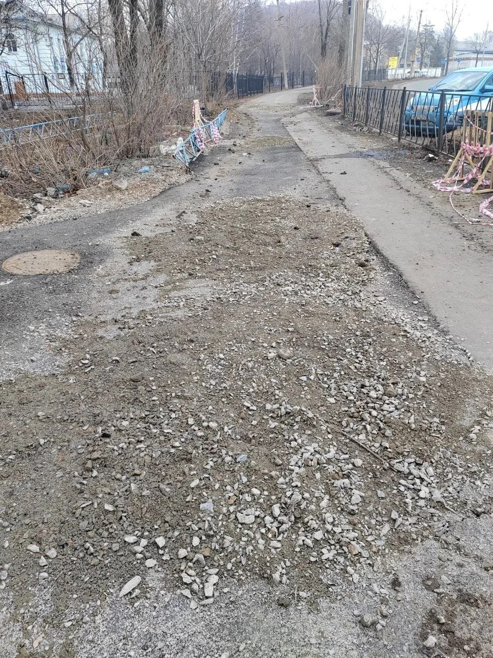 Провалы и ямы на дороге временно заделали после встречи с мэром в микрорайоне Сопка Биробиджана Провалы и ямы на дороге временно заделали после встречи с мэром в микрорайоне Сопка Биробиджана