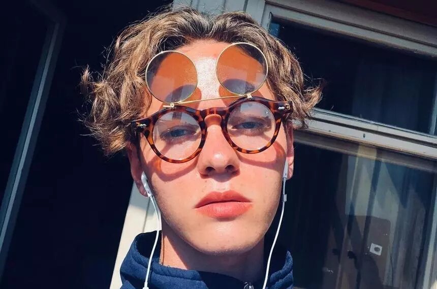 Эдуард Шарлот: певец попадает в более строгие условия после судебного решения