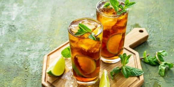 Освежающий холодный чай из сухофруктов: идеальный напиток для лета