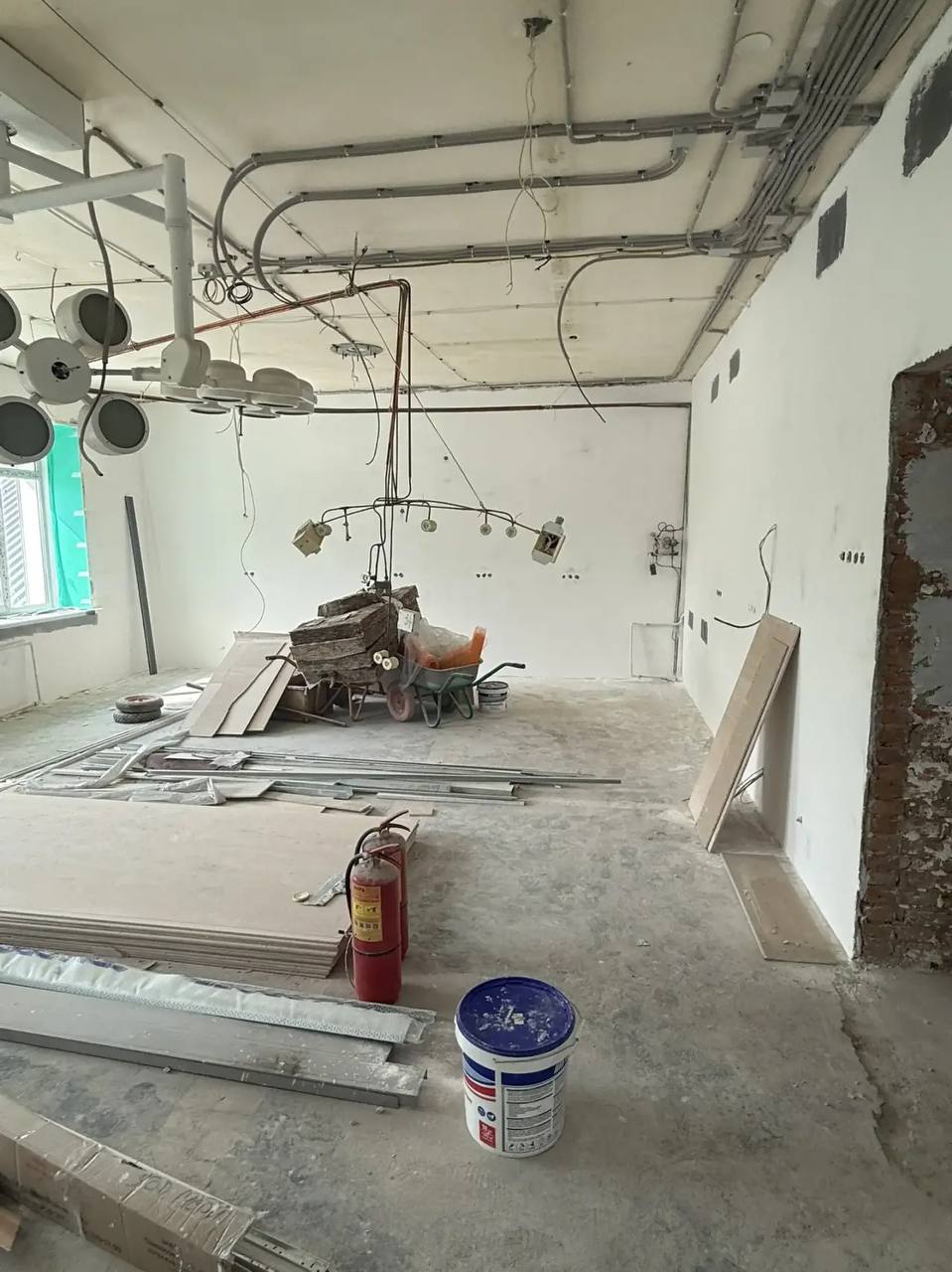 Продолжается ремонт областной больницы в Биробиджане