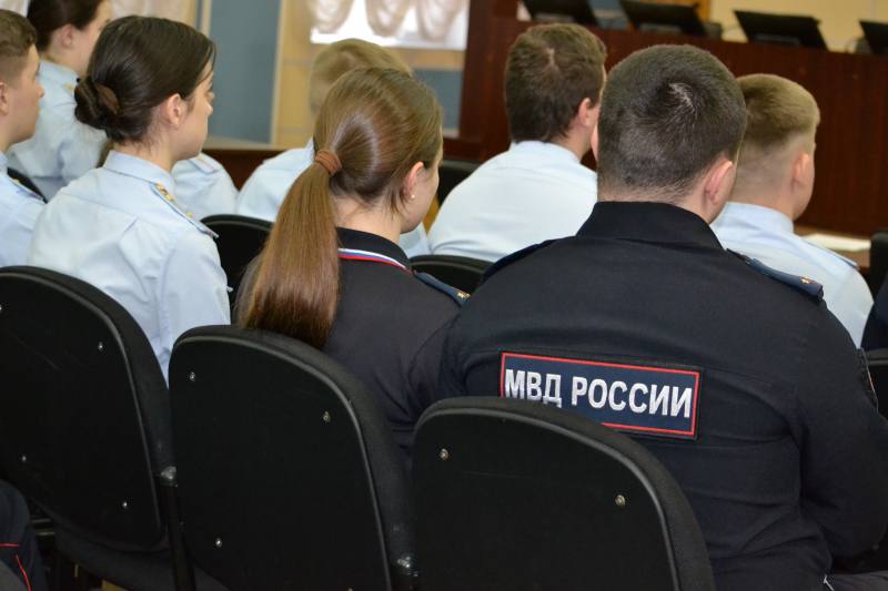 Курсанты ДВЮИ МВД России им. И.Ф. Шилова завершили преддипломную практику в УМВД России по ЕАО Курсанты ДВЮИ МВД России им. И.Ф. Шилова завершили преддипломную практику в УМВД России по ЕАО