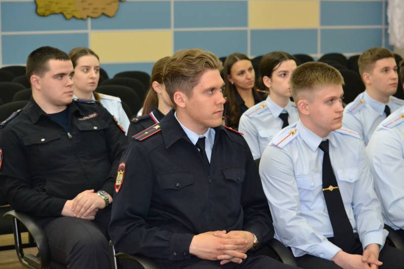 Курсанты ДВЮИ МВД России им. И.Ф. Шилова завершили преддипломную практику в УМВД России по ЕАО Курсанты ДВЮИ МВД России им. И.Ф. Шилова завершили преддипломную практику в УМВД России по ЕАО