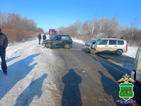 В Смидовичском районе водитель выехал на полосу встречного движения и совершил столкновение с иномаркой