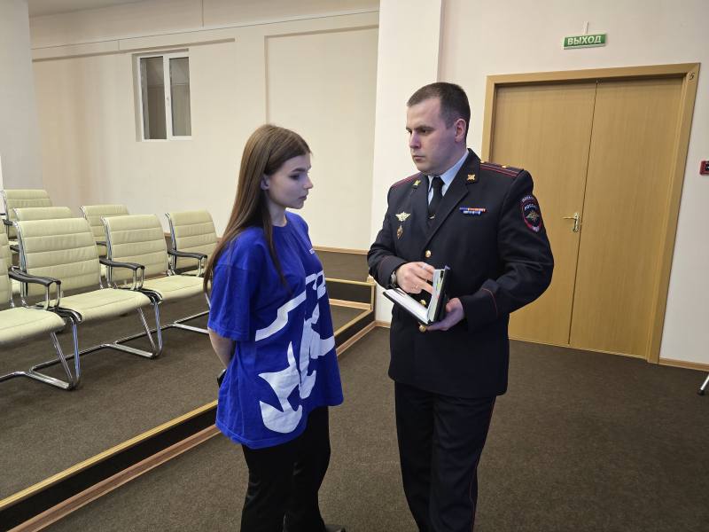 Киберполиция ЕАО провела урок цифровой безопасности для молодёжных активистов Киберполиция ЕАО провела урок цифровой безопасности для молодёжных активистов