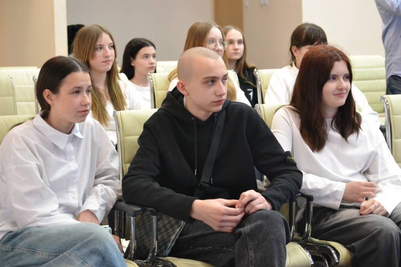 Киберполиция ЕАО провела урок цифровой безопасности для молодёжных активистов Киберполиция ЕАО провела урок цифровой безопасности для молодёжных активистов