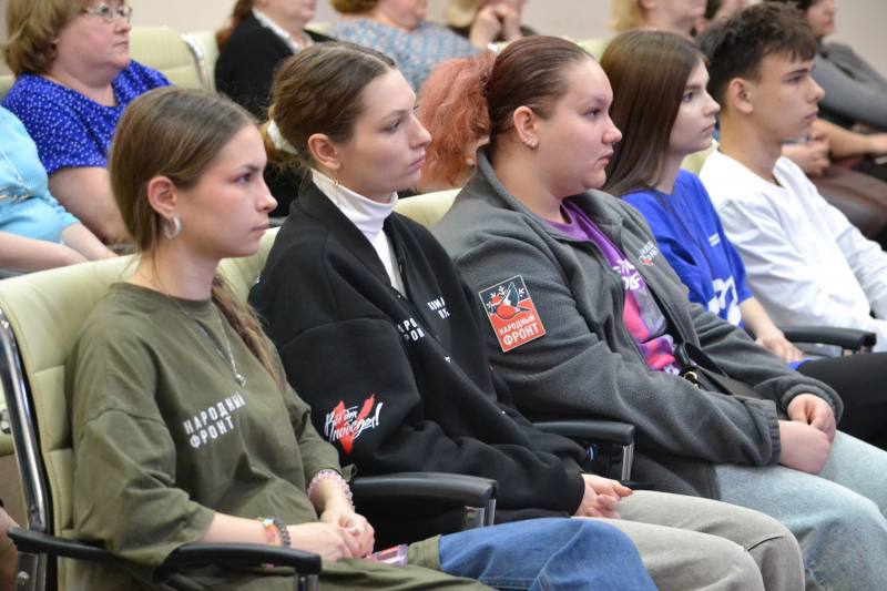 Киберполиция ЕАО провела урок цифровой безопасности для молодёжных активистов Киберполиция ЕАО провела урок цифровой безопасности для молодёжных активистов