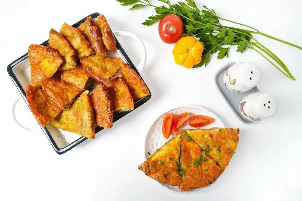 Вкусная лепешка с зеленью и сыром