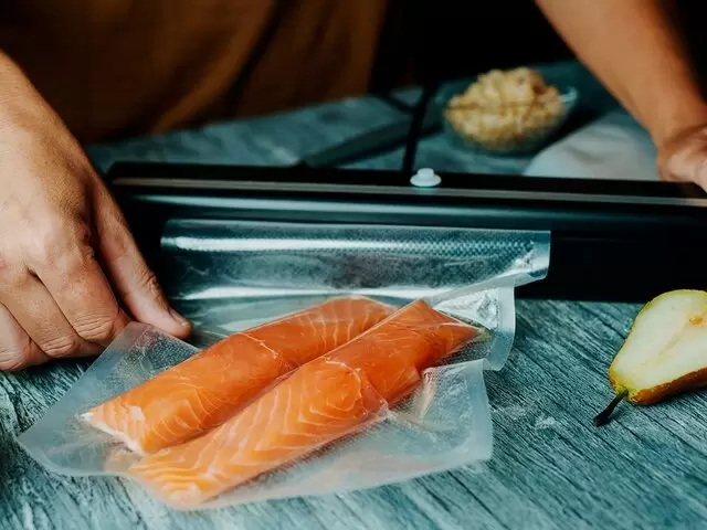 Эксперт раскрыла правду о вакуумной упаковке: срок годности не увеличивается