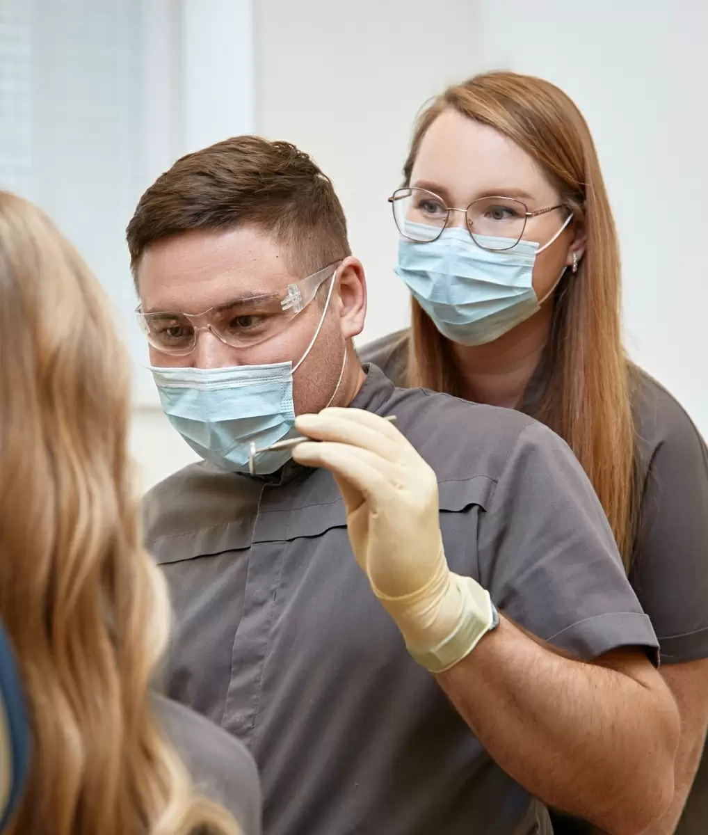 Развеивание мифов о профессиональной чистке и отбеливании зубов: правда на боку