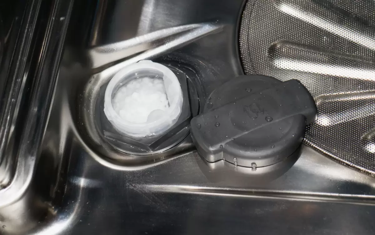 Как забота о жесткости воды продлевает жизнь посудомоечной машины