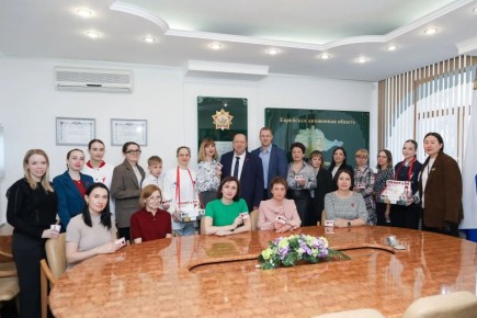 «Красная гвоздика»: парламент ЕАО поддержал всероссийскую акцию