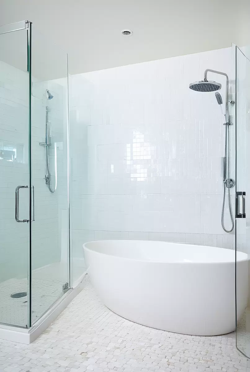 Как выбрать идеальное чистящее средство для ванной: советы по акрилу, эмали и керамике