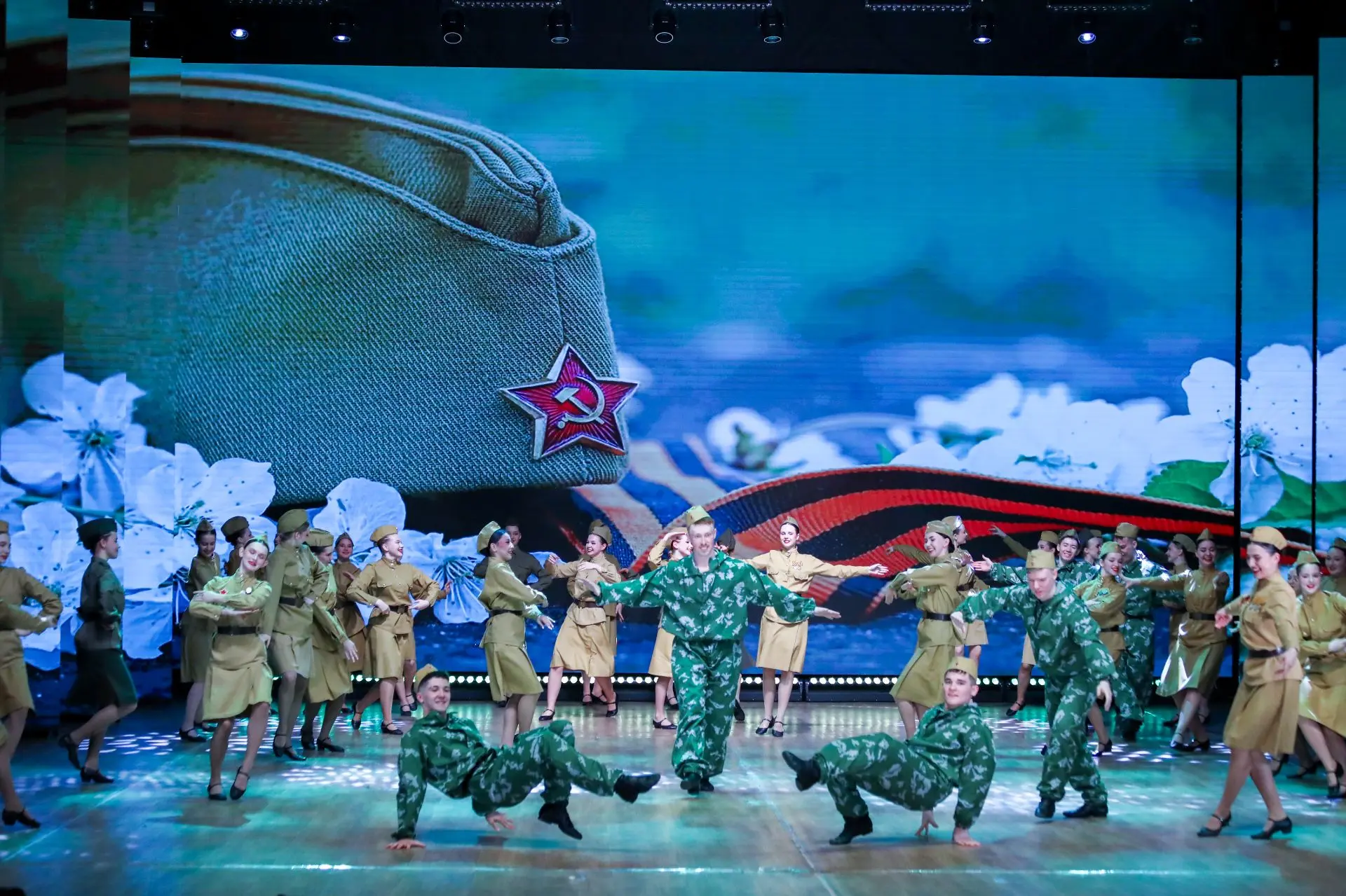 Танцевальный коллектив «Овация» – 25 лет на сцене! Танцевальный коллектив «Овация» – 25 лет на сцене!