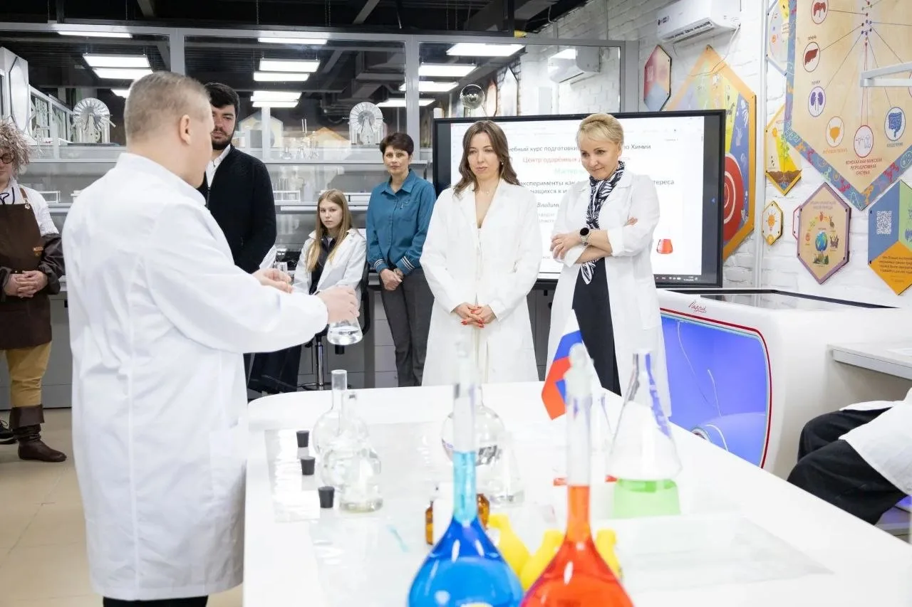 Штаб-квартиру центра одаренных детей «Антарес» открыли в Биробиджане Штаб-квартиру центра одаренных детей «Антарес» открыли в Биробиджане