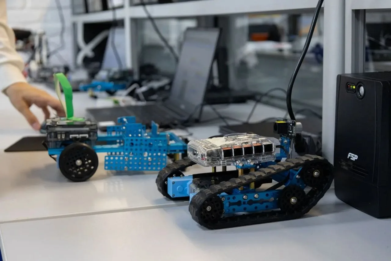 Штаб-квартиру центра одаренных детей «Антарес» открыли в Биробиджане Штаб-квартиру центра одаренных детей «Антарес» открыли в Биробиджане