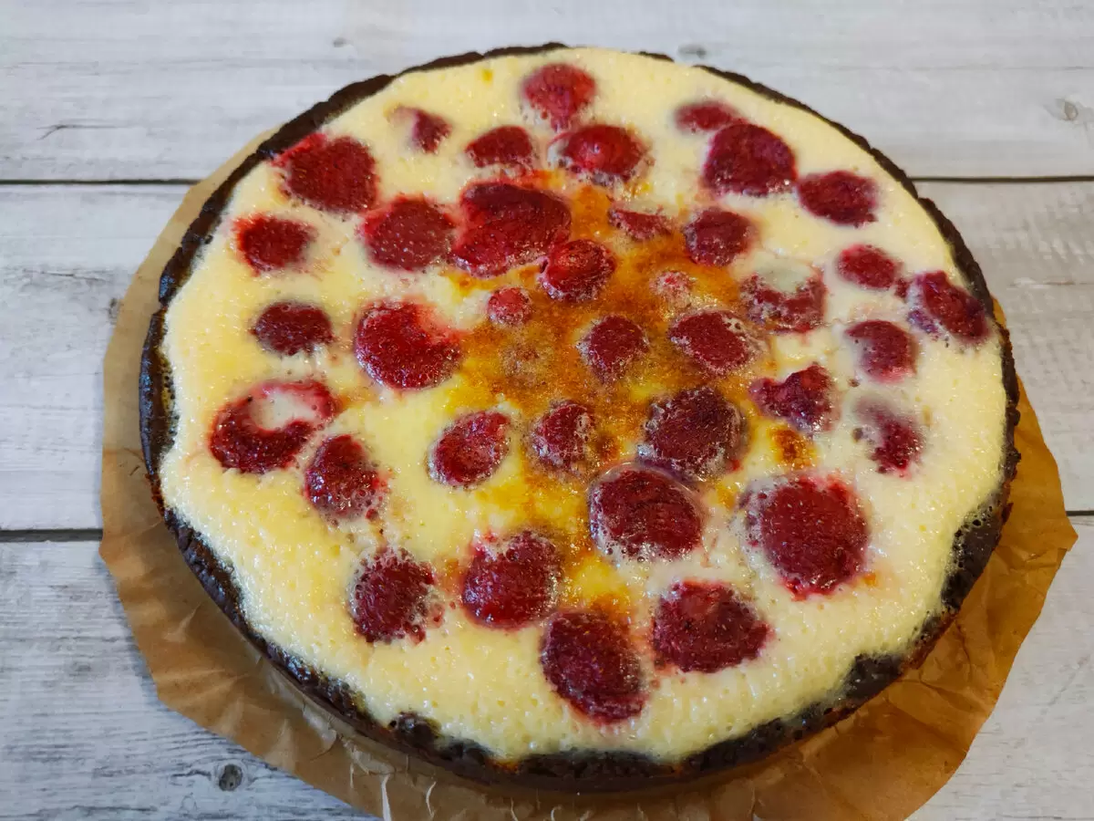 Шоколадный сметанник с клубникой: Искушение для любителей сладкого