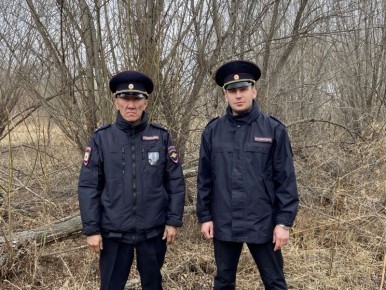 В ЕАО полицейские спасли заплутавшую в лесу 92-летнюю женщину из Николаевки