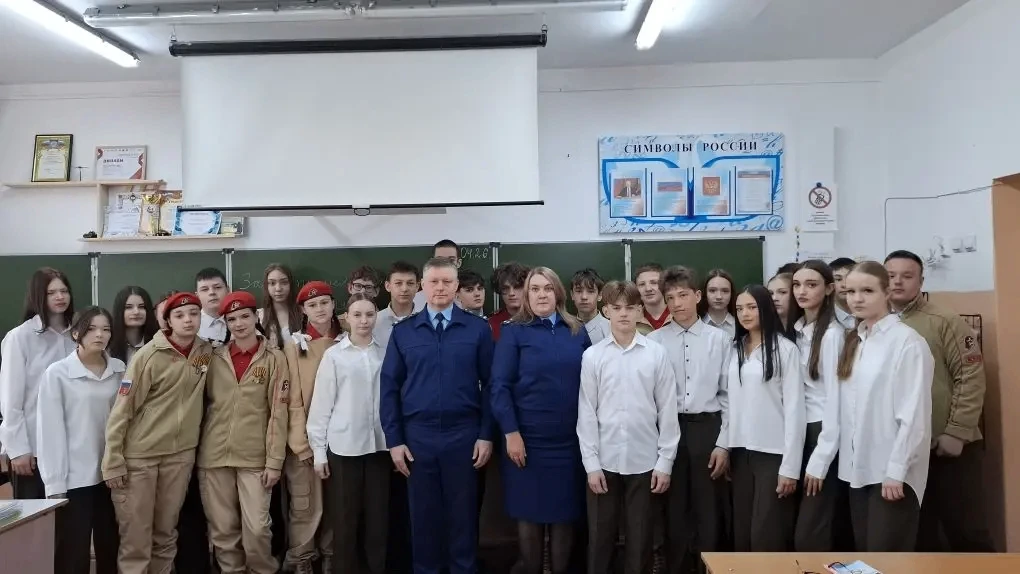 Заместителем прокурора области на занятии из цикла «Разговоры о важном» школьникам рассказано об ответственности за правонарушения, в том числе с использованием сети Интернет, а также о роли органов прокуратуры в обеспечении...