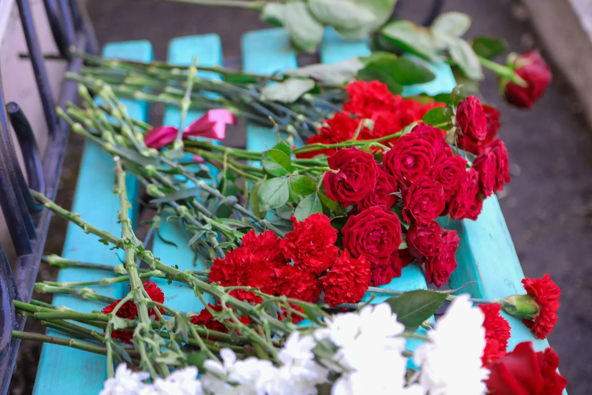 В Биробиджане открыта памятная доска Роману Ледеру В Биробиджане открыта памятная доска Роману Ледеру