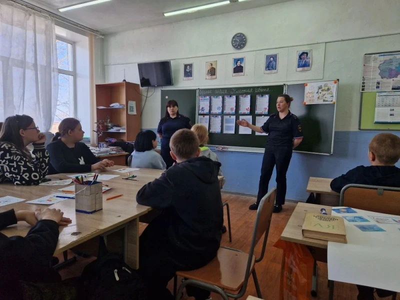 Инспекторы по делам несовершеннолетних провели профилактические беседы с учащимися образовательных учреждений Биробиджана Инспекторы по делам несовершеннолетних провели профилактические беседы с учащимися образовательных учреждений Биробиджана