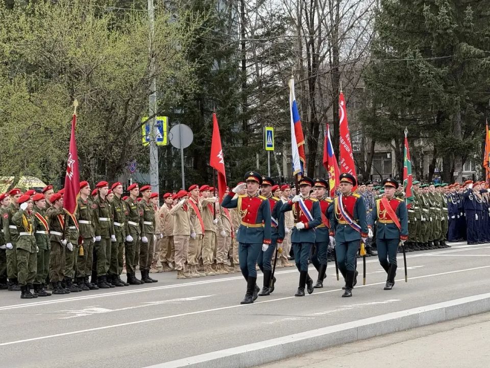 Генеральная репетиция прохождения парадных расчетов прошла в Биробиджане В этом году жители ЕАО снова смогут стать частью главного события, которое пройдет на площади Ленина в прямом эфире – современные технологии позволят... Генеральная репетиция прохождения парадных расчетов прошла в Биробиджане В этом году жители ЕАО снова смогут стать частью главного события, которое пройдет на площади Ленина в прямом эфире – современные технологии позволят...