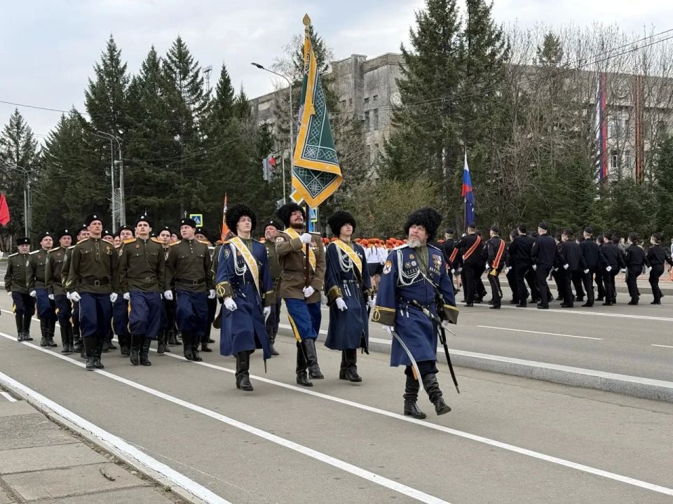 Генеральная репетиция прохождения парадных расчетов прошла в Биробиджане В этом году жители ЕАО снова смогут стать частью главного события, которое пройдет на площади Ленина в прямом эфире – современные технологии позволят... Генеральная репетиция прохождения парадных расчетов прошла в Биробиджане В этом году жители ЕАО снова смогут стать частью главного события, которое пройдет на площади Ленина в прямом эфире – современные технологии позволят...