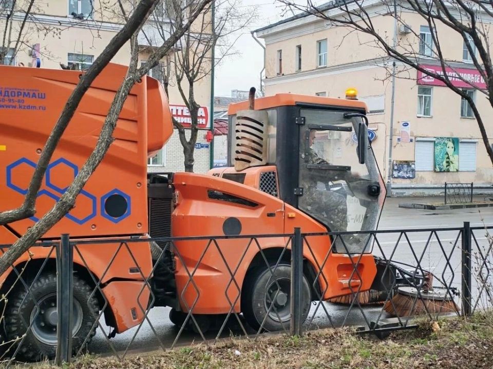 Коммунальные службы Биробиджана продолжают масштабную подготовку к майским праздникам и летнему сезону Коммунальные службы Биробиджана продолжают масштабную подготовку к майским праздникам и летнему сезону