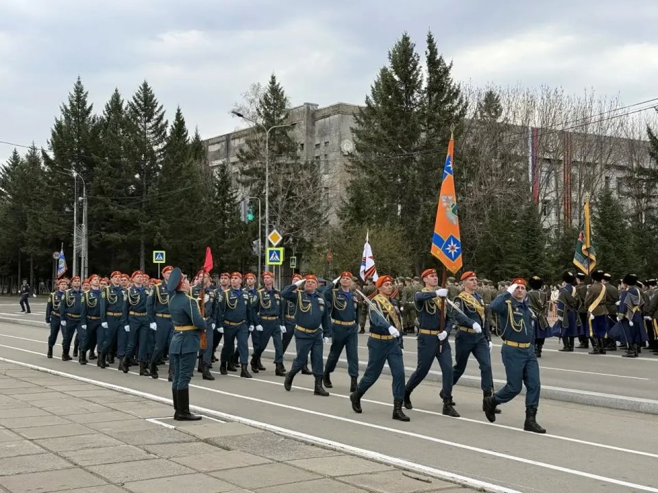 Генеральная репетиция прохождения парадных расчетов прошла в Биробиджане В этом году жители ЕАО снова смогут стать частью главного события, которое пройдет на площади Ленина в прямом эфире – современные технологии позволят... Генеральная репетиция прохождения парадных расчетов прошла в Биробиджане В этом году жители ЕАО снова смогут стать частью главного события, которое пройдет на площади Ленина в прямом эфире – современные технологии позволят...