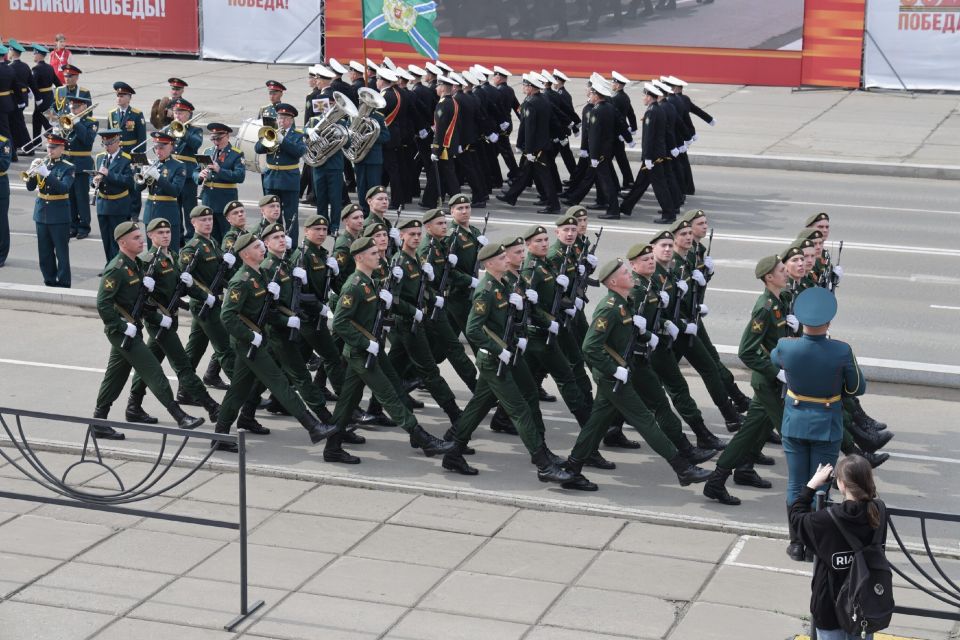 Главный парад Победы ЕАО в прямом эфире: жители всей области окажутся на площади Ленина, не выходя из дома (0+)