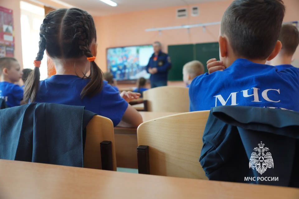 МЧСЕАО: в гости к первоклассникам