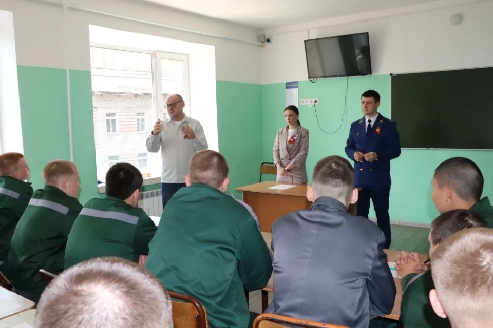 В преддверии празднования Дня Победы в Великой Отечественной войне 1941-1945 гг. в Биробиджанской воспитательной колонии проведена информационная встреча и тематический мастер-классдля осужденных В преддверии празднования Дня Победы в Великой Отечественной войне 1941-1945 гг. в Биробиджанской воспитательной колонии проведена информационная встреча и тематический мастер-классдля осужденных