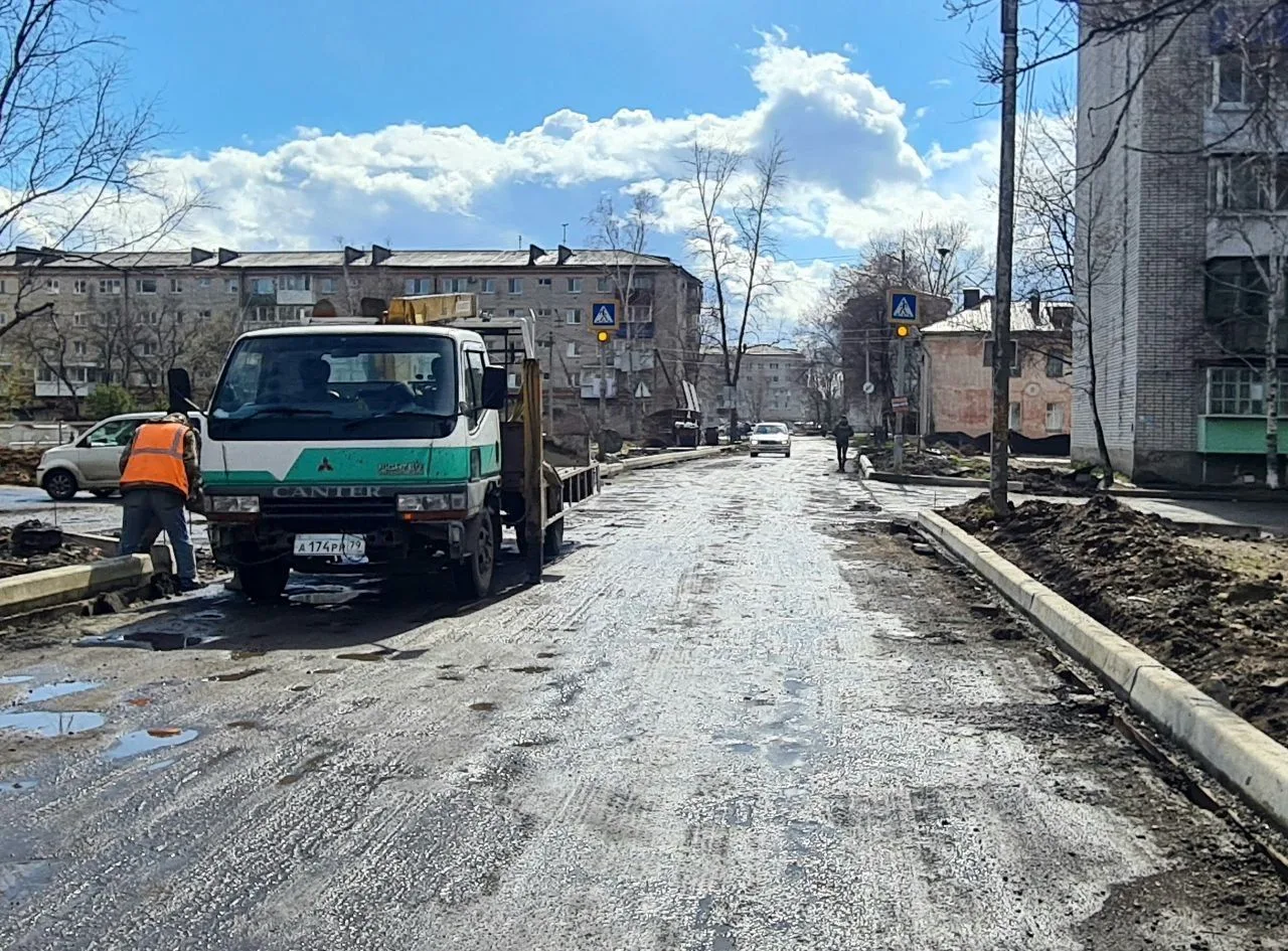 В Биробиджане начался сезон дорожных работ В Биробиджане начался сезон дорожных работ
