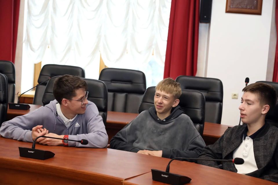 Старшеклассники лицея при ПГУ побывали в роли законодателей Старшеклассники лицея при ПГУ побывали в роли законодателей